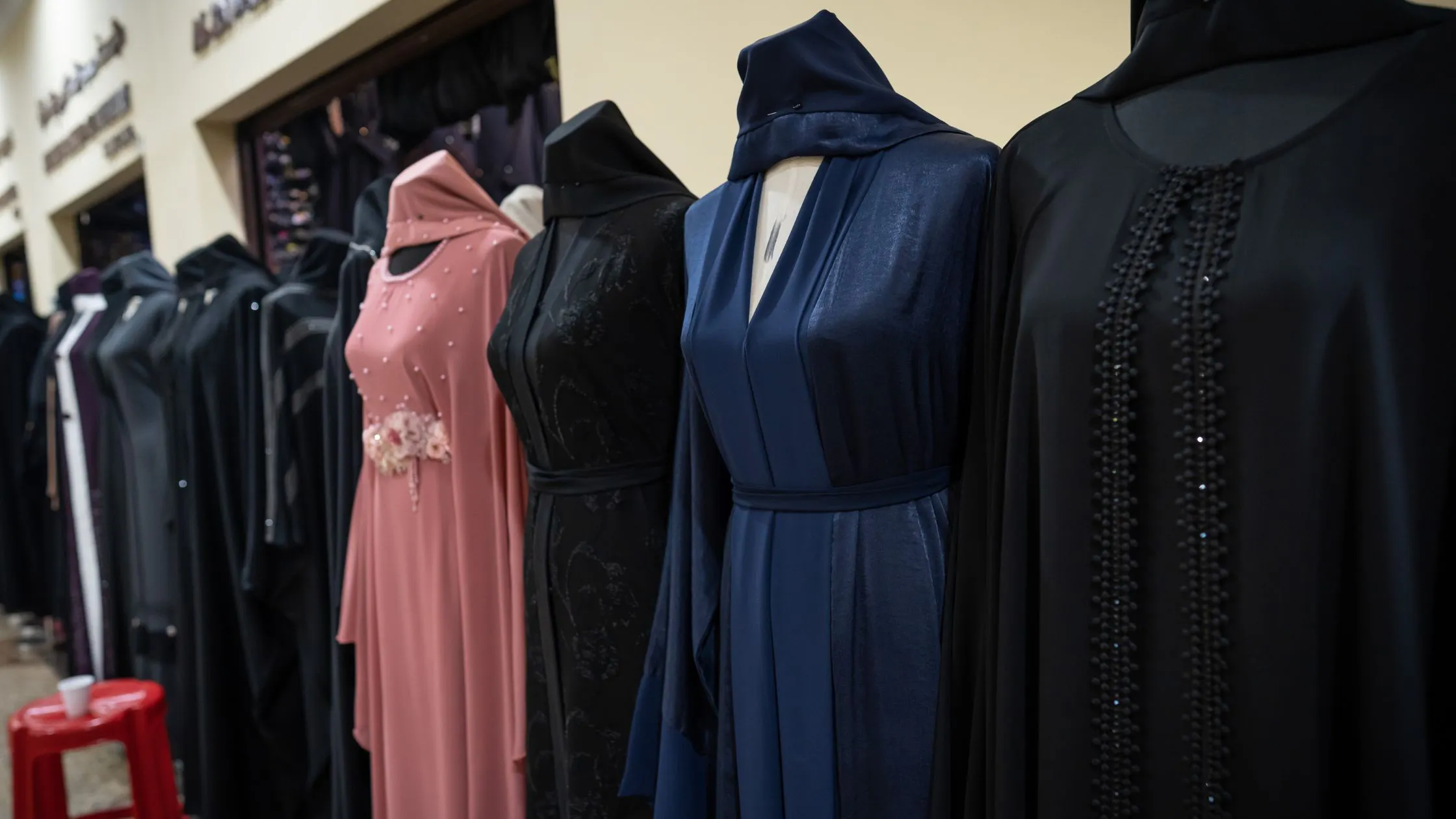 Elegant Abayas – Traditional Yet Trendy Fashion
